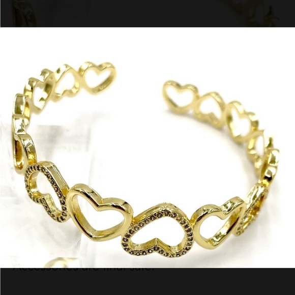 Gold Hearts ❤️ Cuff Bangle Bracelet *NEW* - Picture 3 of 6